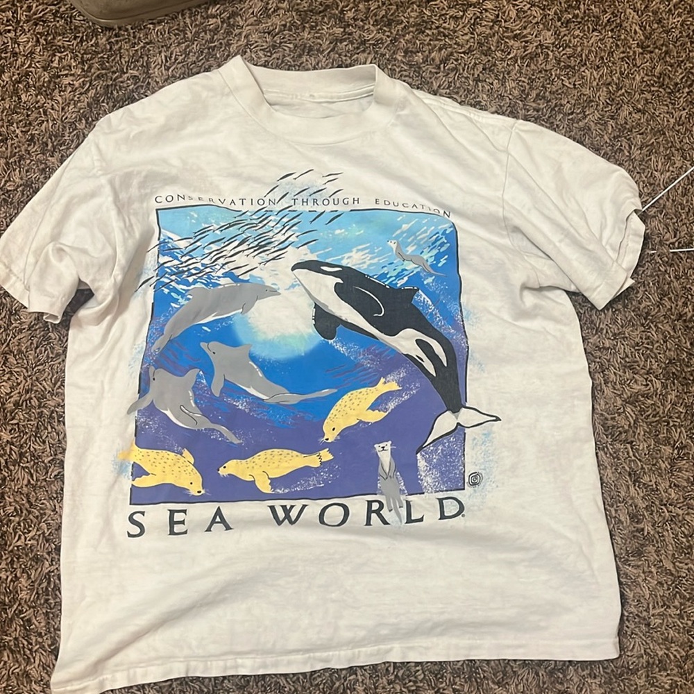 Sea world tee shirt